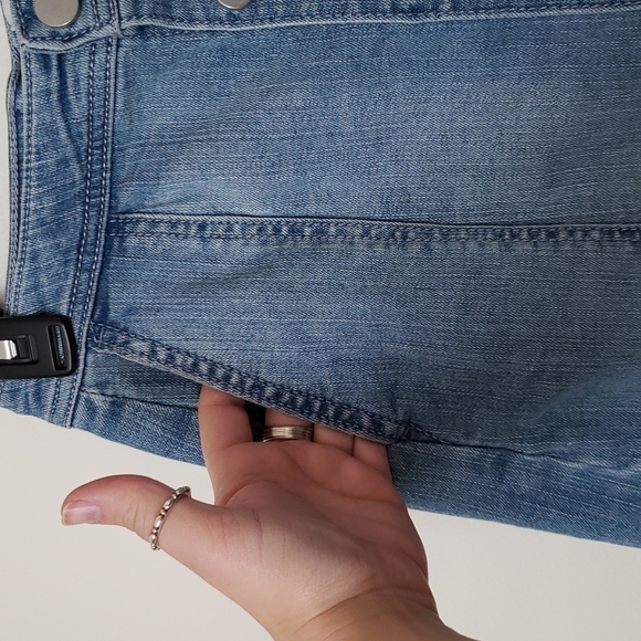 A new day button front jean skirt, light wash, Sz 6. - Picture 4 of 7